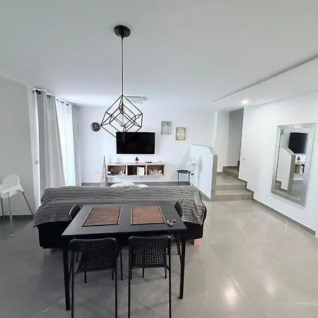 Caletillas Black 1º Linea Playa & Piscina & Wifi Apartment